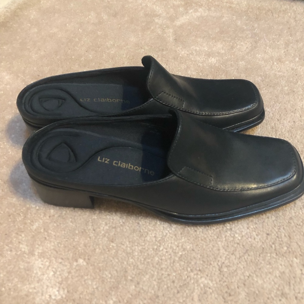 Liz Claiborne flex black leather low heel mules